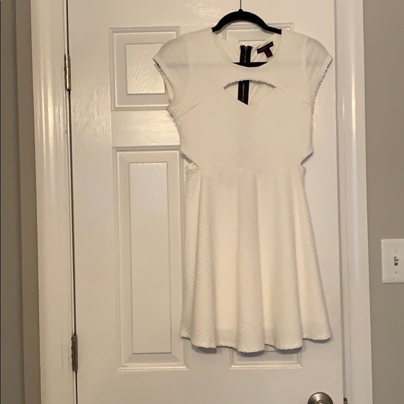 Little White Dress! - Picture 1 of 3